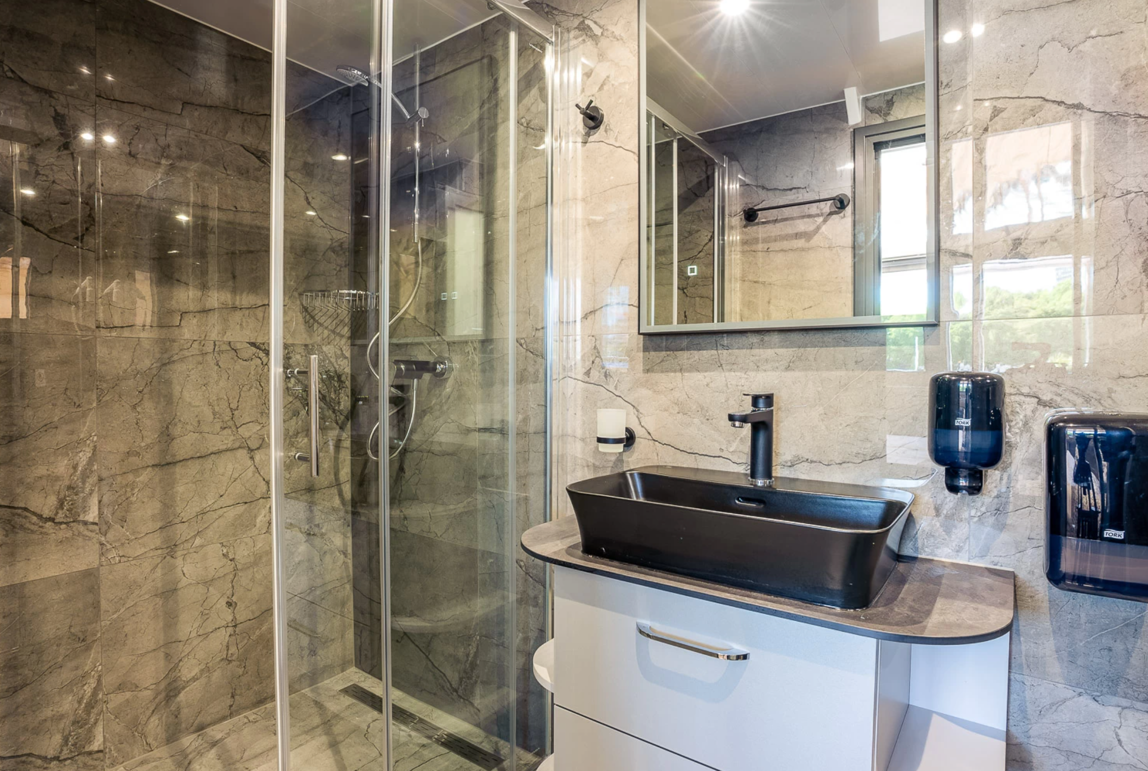Oscar - Bathroom