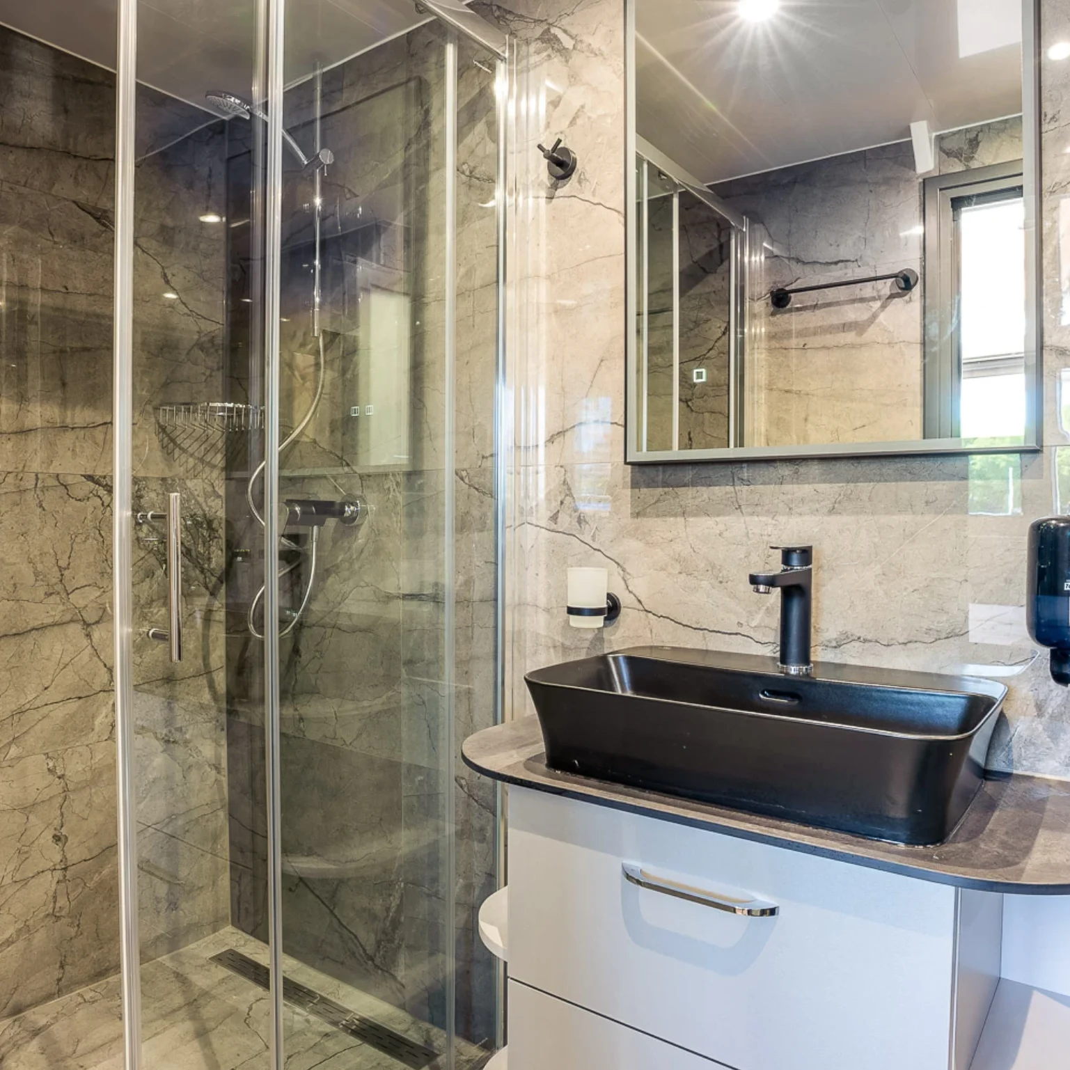 Oscar - Bathroom